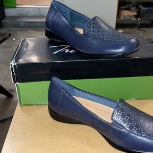 Navy blue flats, size 6